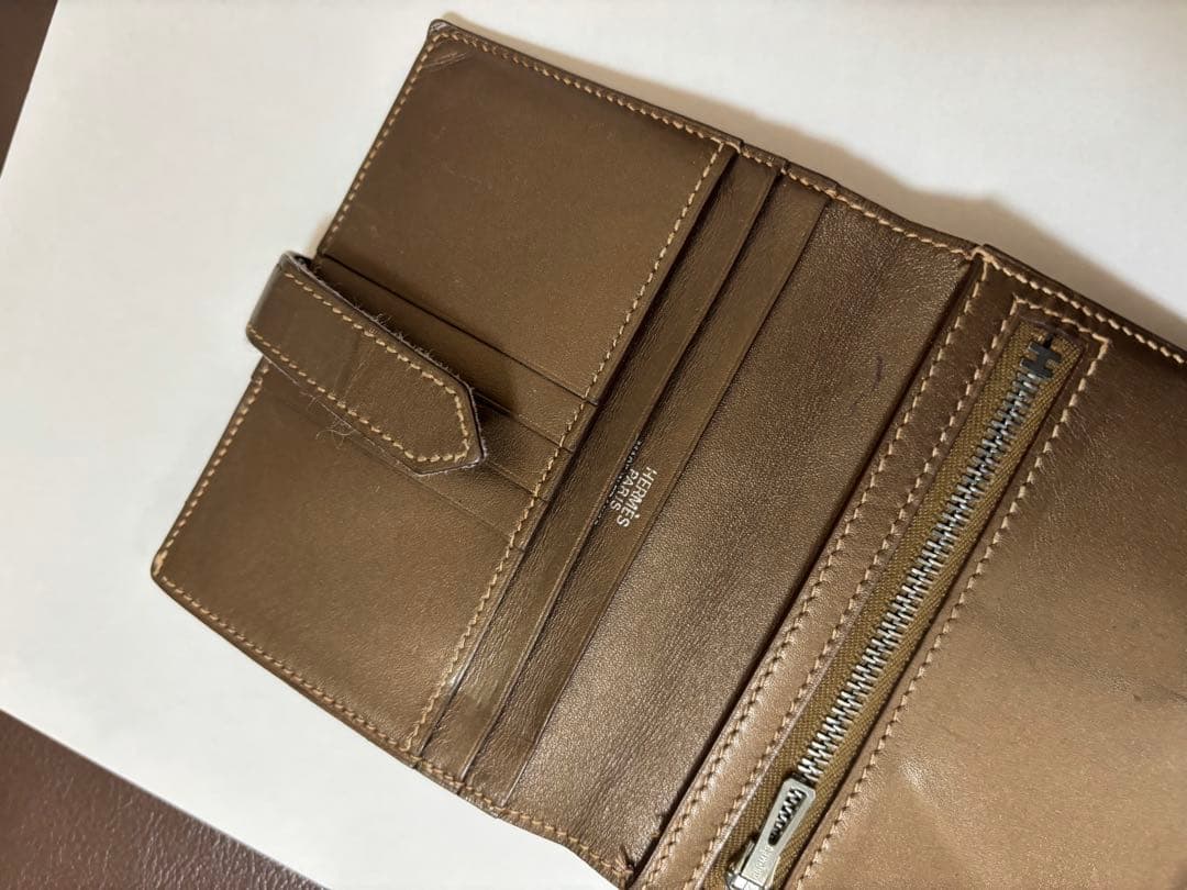 エルメス　べアンコンパクト　ゴールド　レザー二つ折り財布