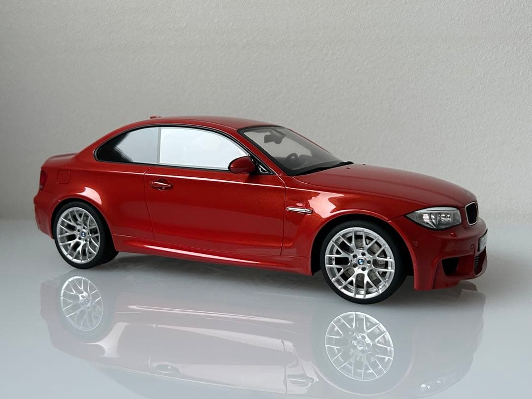 1/18  1シリーズ 1M(E82)クーペ バレンシア オレンジミニカー