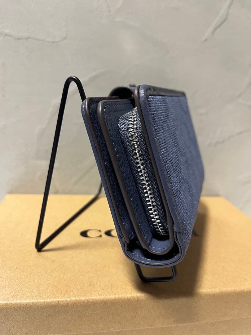✨️新品未使用✨️COACHアウトレット ネイビー 二つ折り財布