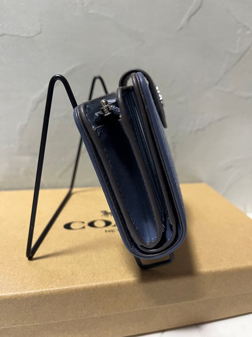 ✨️新品未使用✨️COACHアウトレット ネイビー 二つ折り財布