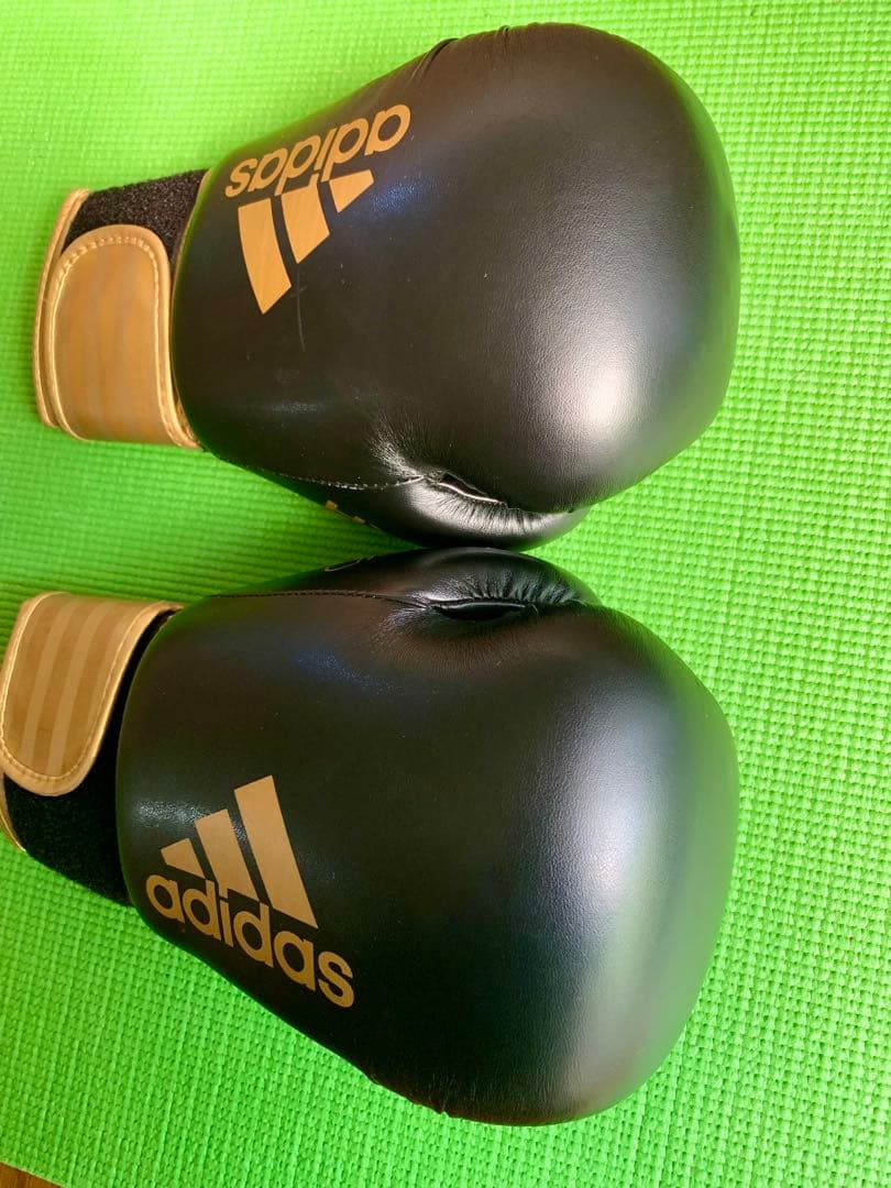 adidas ハイブリッド 100 ボクシンググローブ 10oz 黒/金