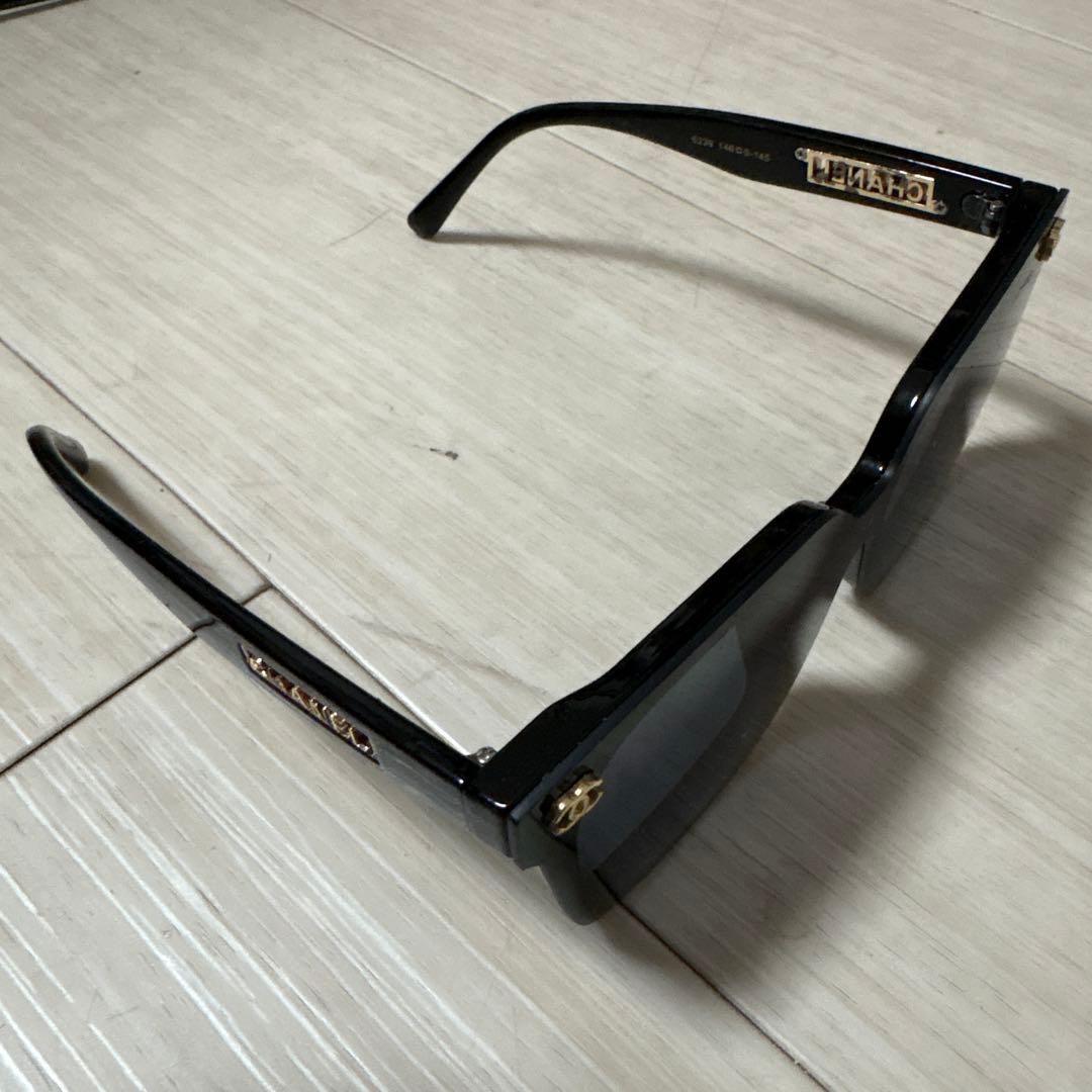 シャネル　サングラス　ノベルティ　とのことでこちらで購入　美品