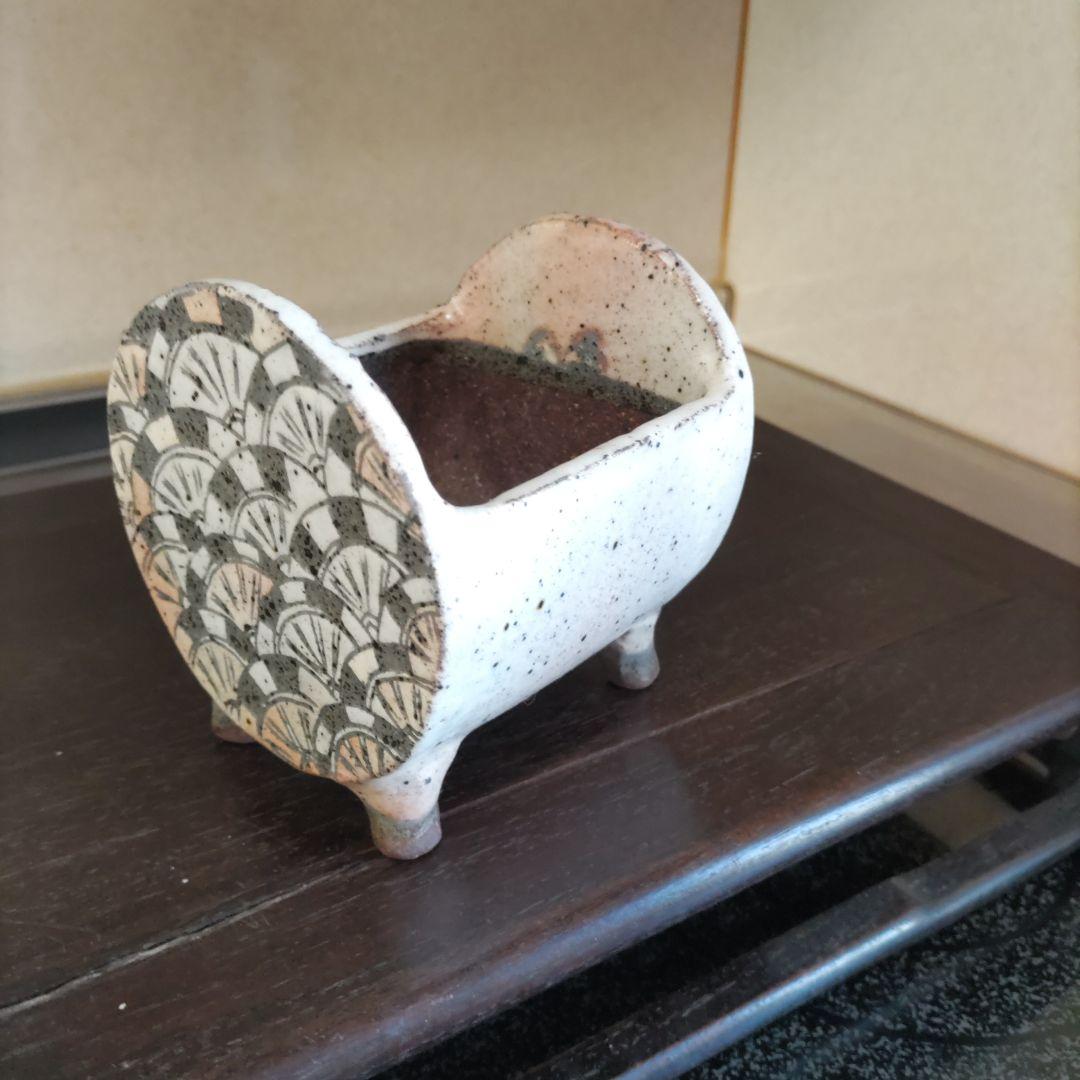 盆栽鉢、植木鉢、黎鳳の奥様 、「片岡美津江」 、つづみ型の車紋鉢、落款あり、