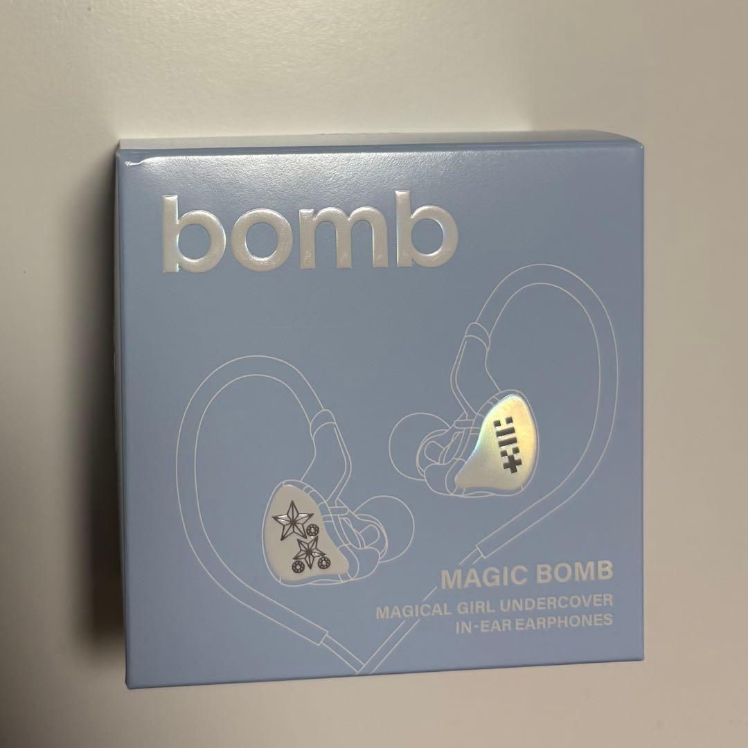 ILLIT イヤホン [ bomb ] MERCH ver.