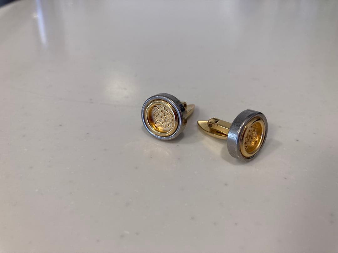 ロエベ　美品　ゴールドとグレーのカフリンクス