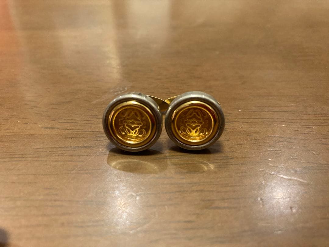 ロエベ　美品　ゴールドとグレーのカフリンクス