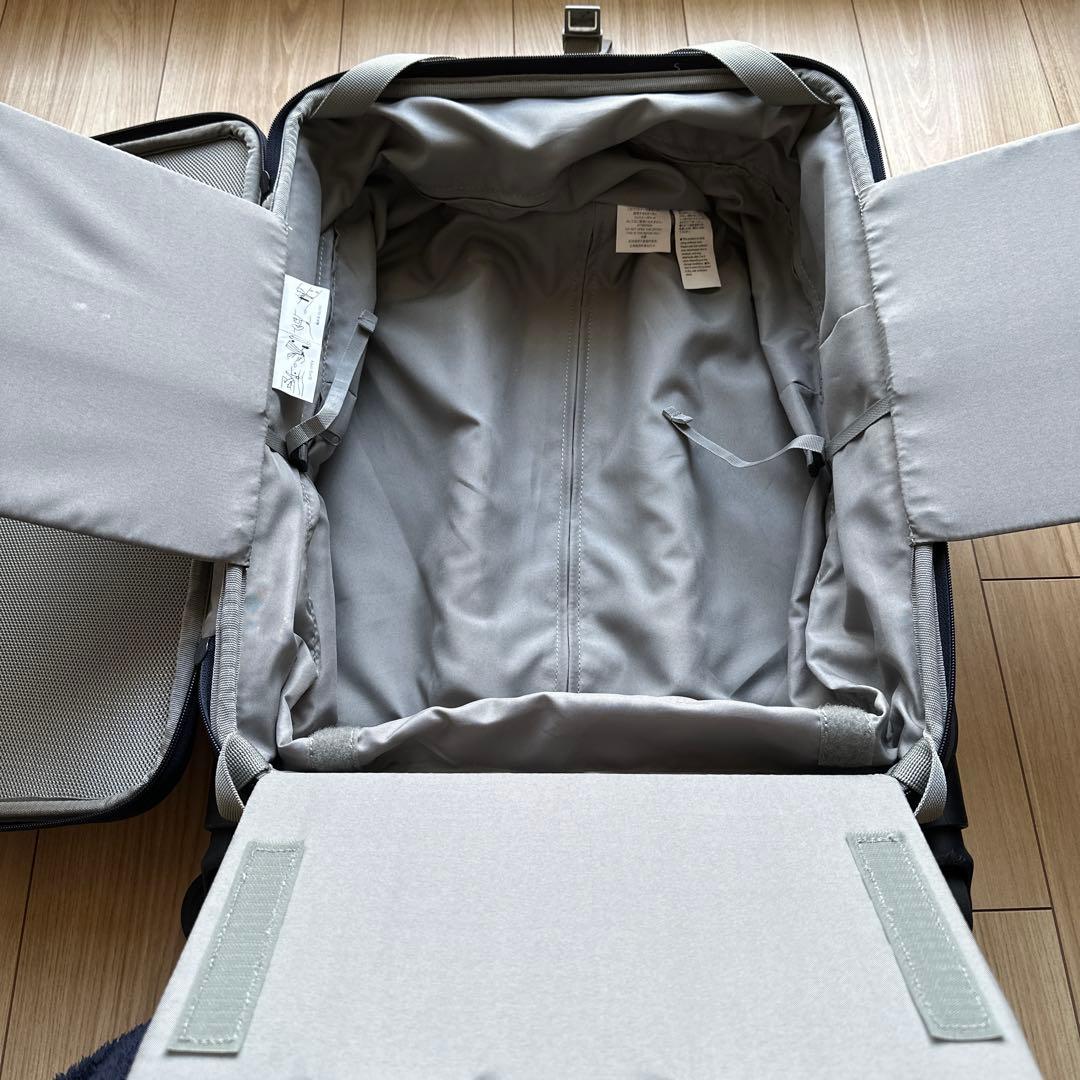 無印良品　半分の厚みで収納できるソフトキャリーケース　S