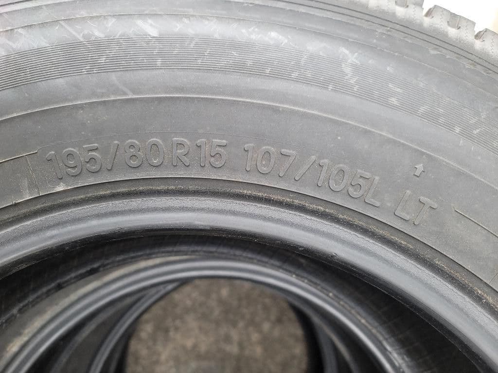 スタッドレスタイヤ　バリ山　195/80R15 107/105L LT