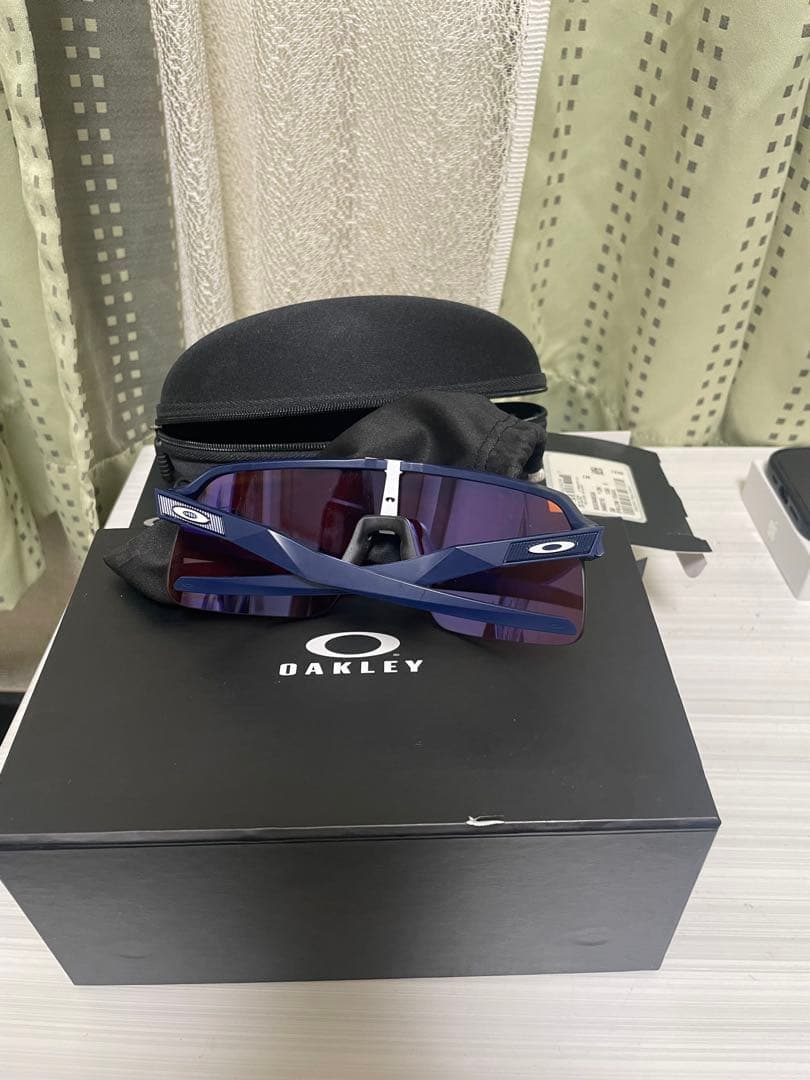 OAKLEY sutro liteスポーツサングラス 青紫