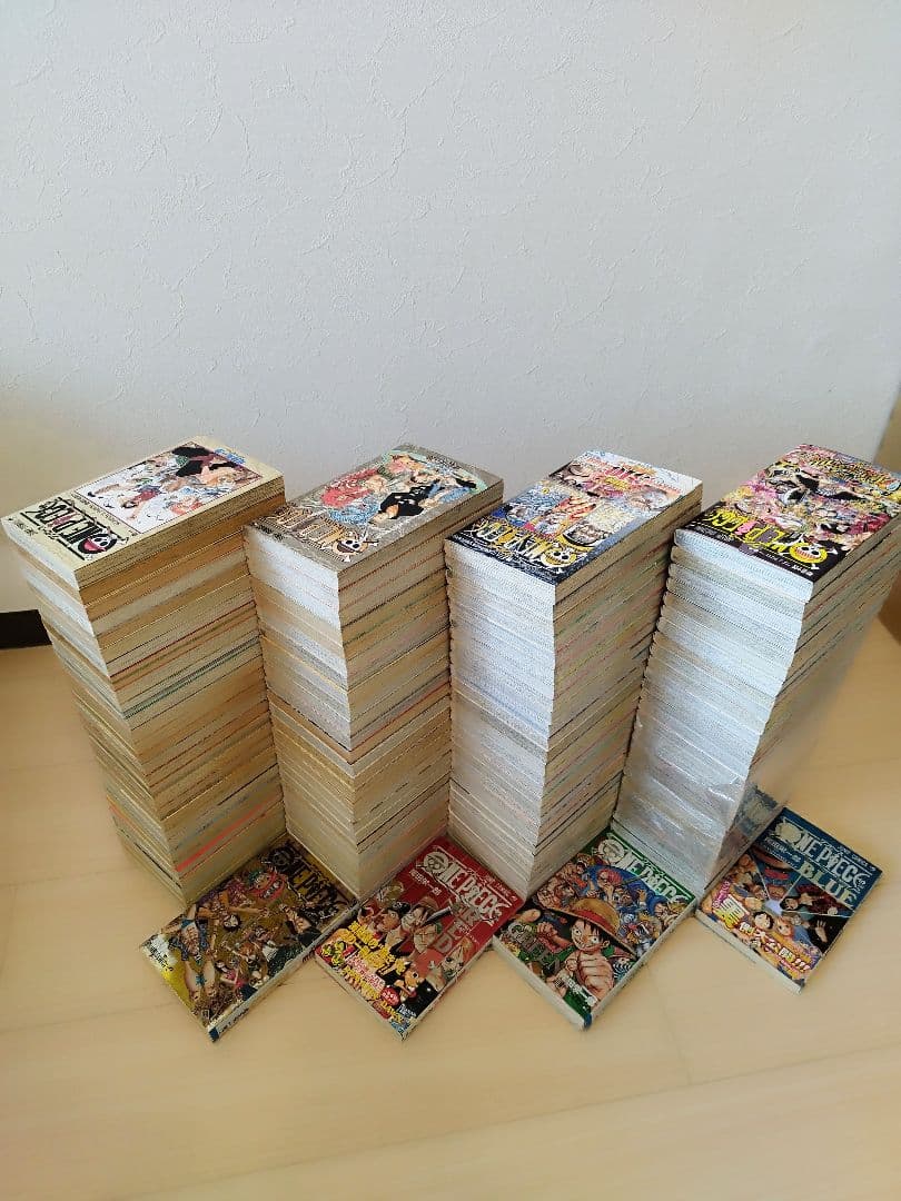 24時間以内発送！ ワンピース1巻〜114巻　 全巻セット+公式ガイド本4冊