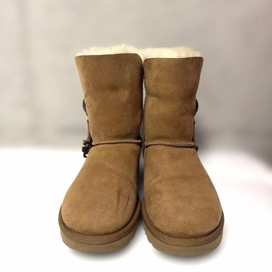 UGG チャーム付き