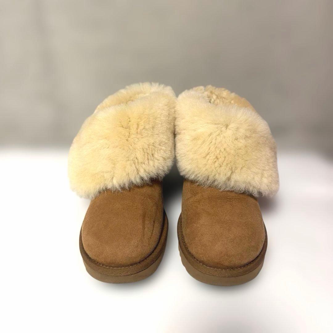 UGG チャーム付き