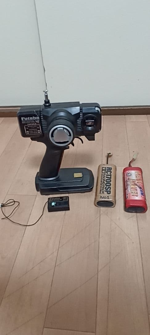 1/10 HPI ウィリーキングとラジコンクローラーシャーシ.