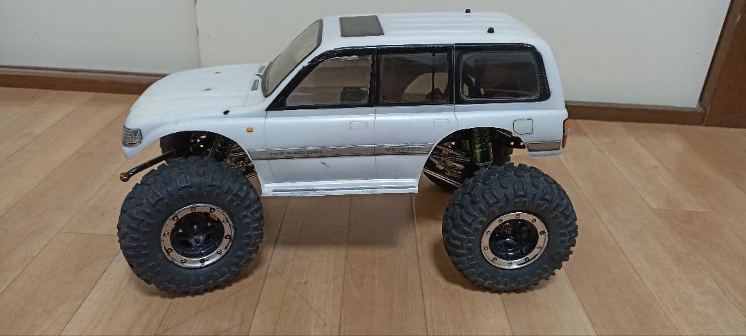 1/10 HPI ウィリーキングとラジコンクローラーシャーシ.
