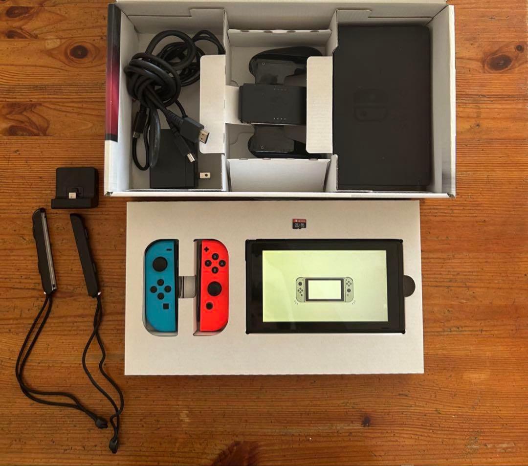 Nintendo Switch本体＋SD32GB＋純正充電スタンド付き