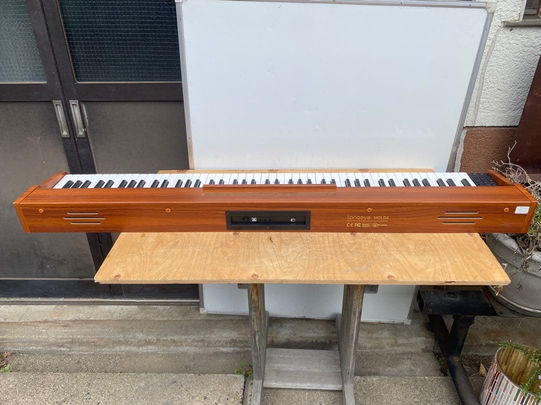 longeye mold2 電子ピアノ　2024年製　中古品