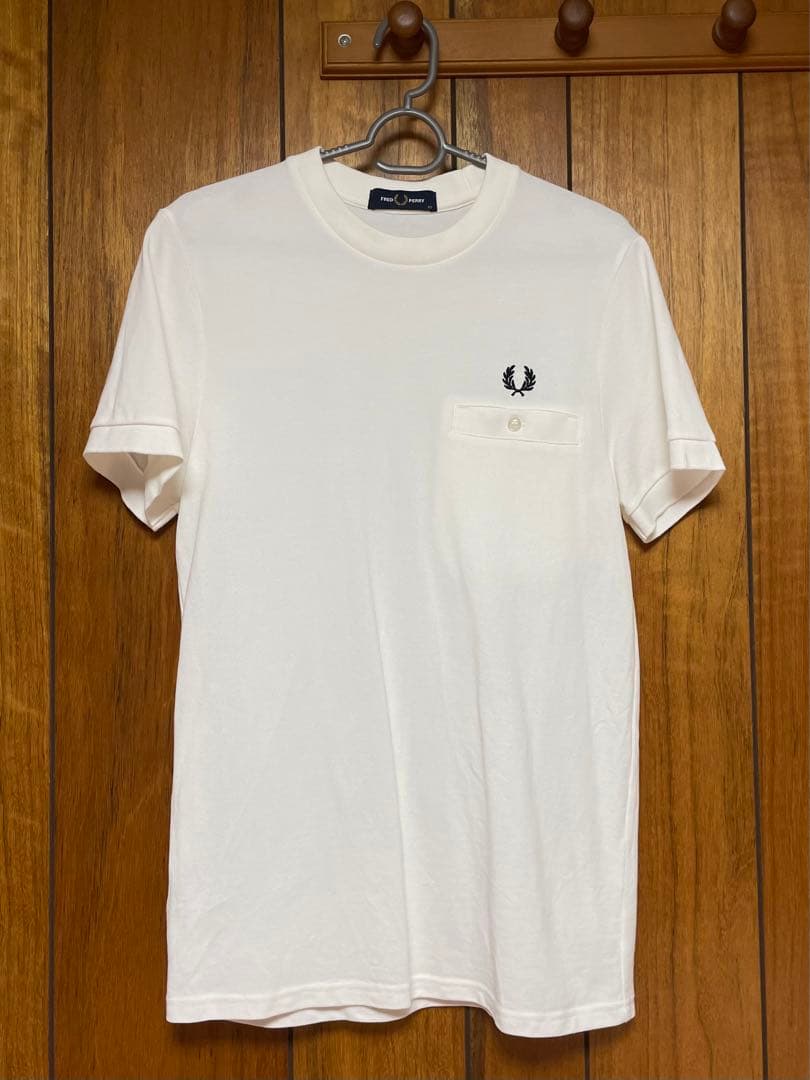 【FRED PERRY】ワンポイントロゴ刺繍　鹿の子ポケットTシャツ