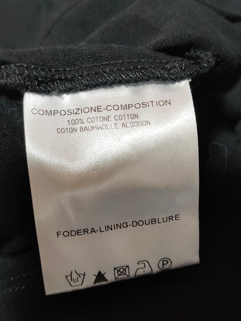 Alexander McQueen ブラック Tシャツ 個性的