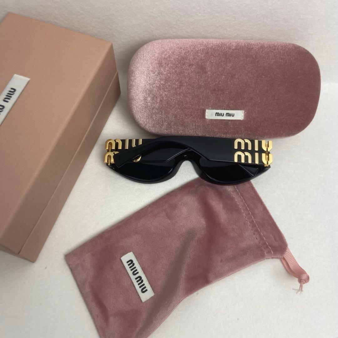 MIU MIU サングラス ブラック ゴールドロゴ カットオフフレーム