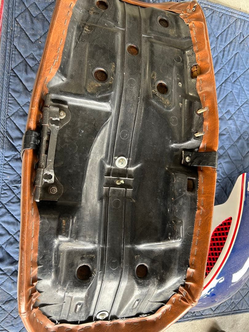 ホンダ　CBX用　シート