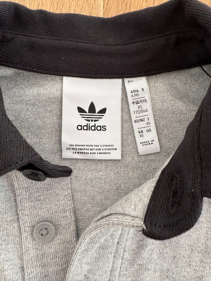 adidas ポロシャツ　Vネック