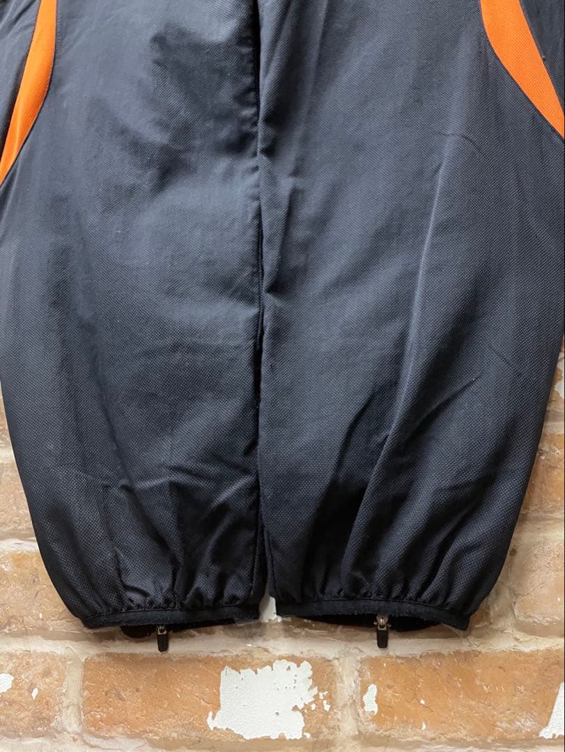 00s UMBRO アンブロ　トラックパンツ　ナイロンパンツ　黒　オレンジ　古着