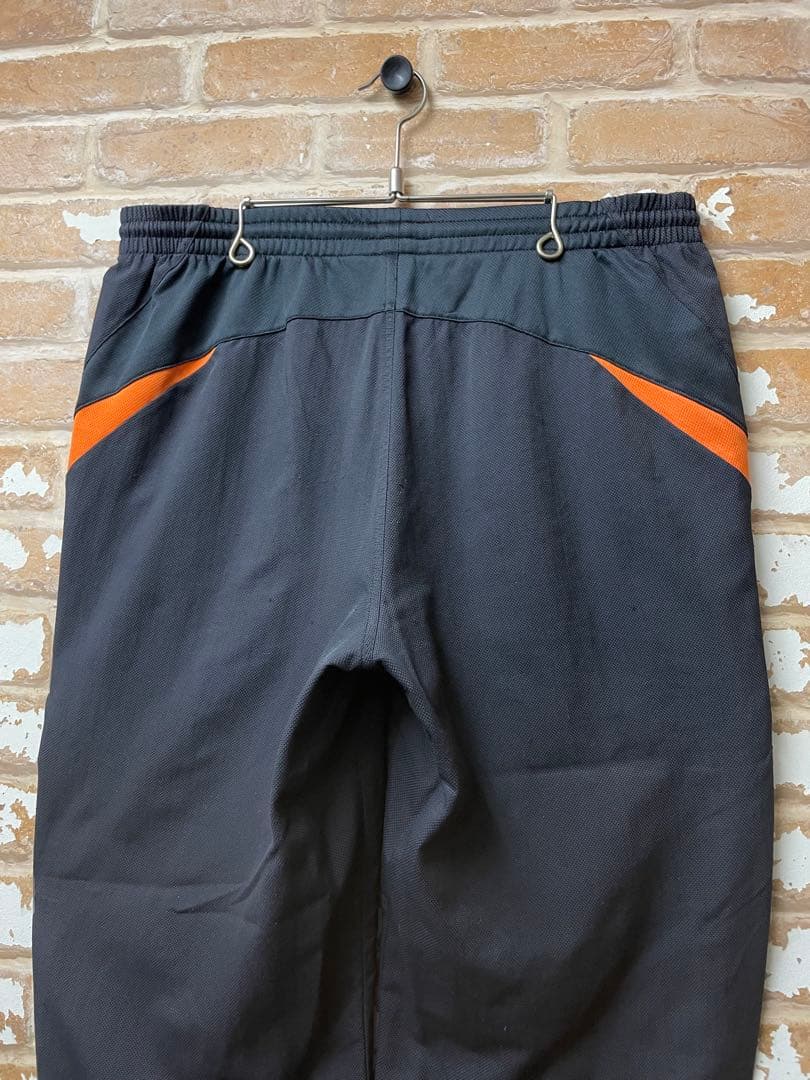 00s UMBRO アンブロ　トラックパンツ　ナイロンパンツ　黒　オレンジ　古着