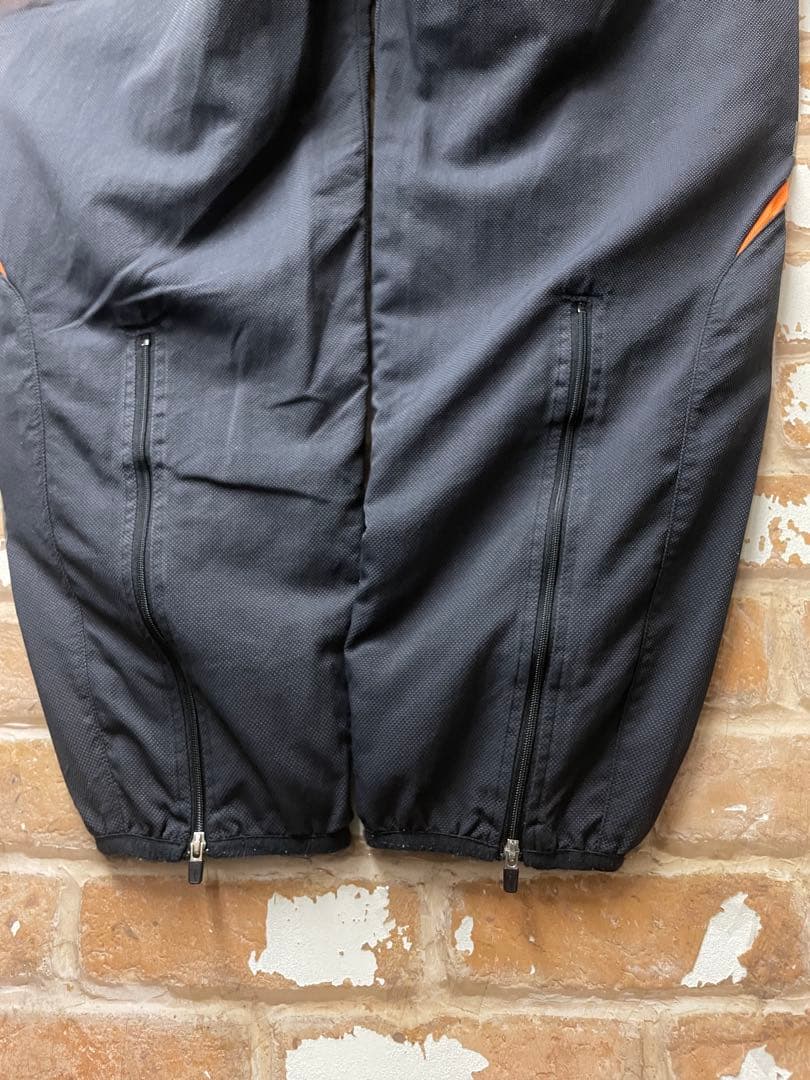 00s UMBRO アンブロ　トラックパンツ　ナイロンパンツ　黒　オレンジ　古着