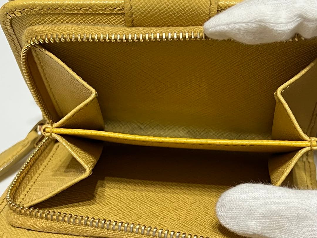 PRADA サフィアーノレザー 二つ折り財布（イエロー）【保証書•専用箱付】