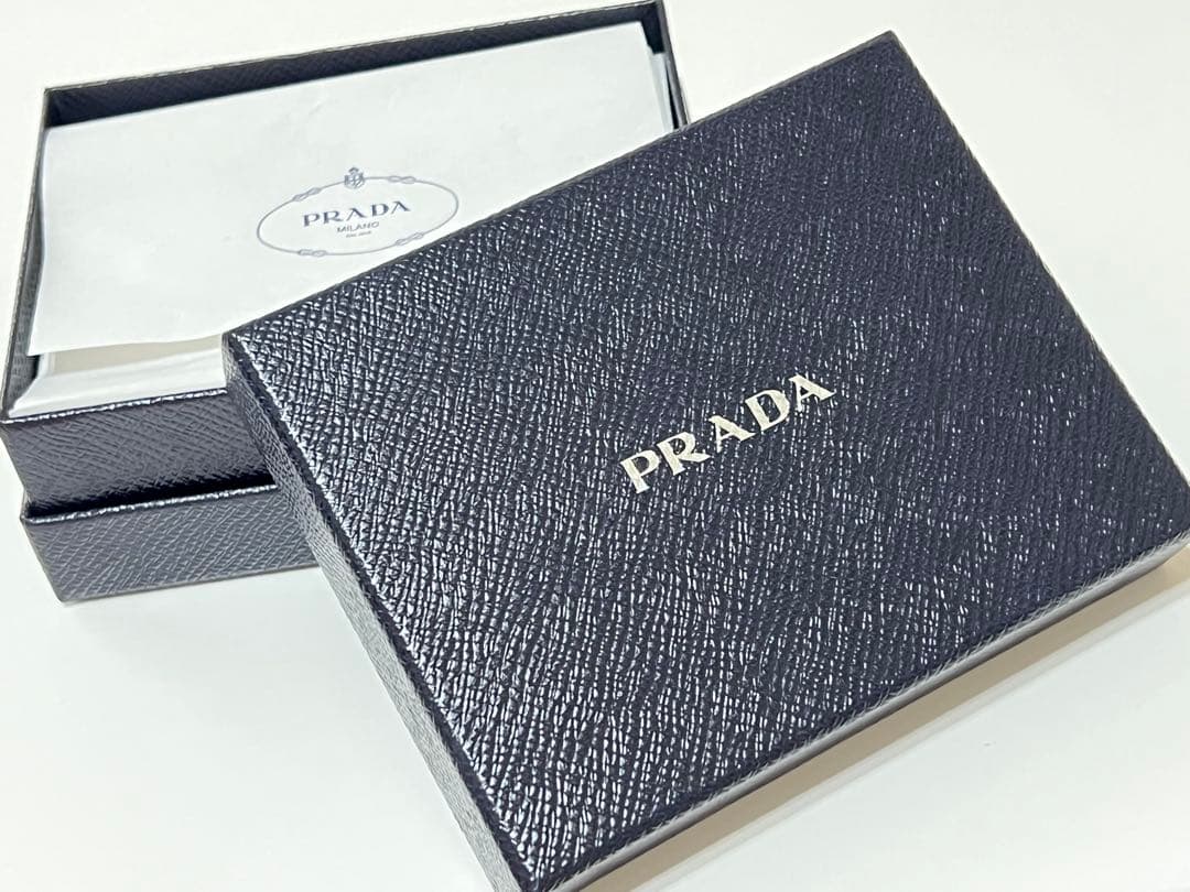 PRADA サフィアーノレザー 二つ折り財布（イエロー）【保証書•専用箱付】