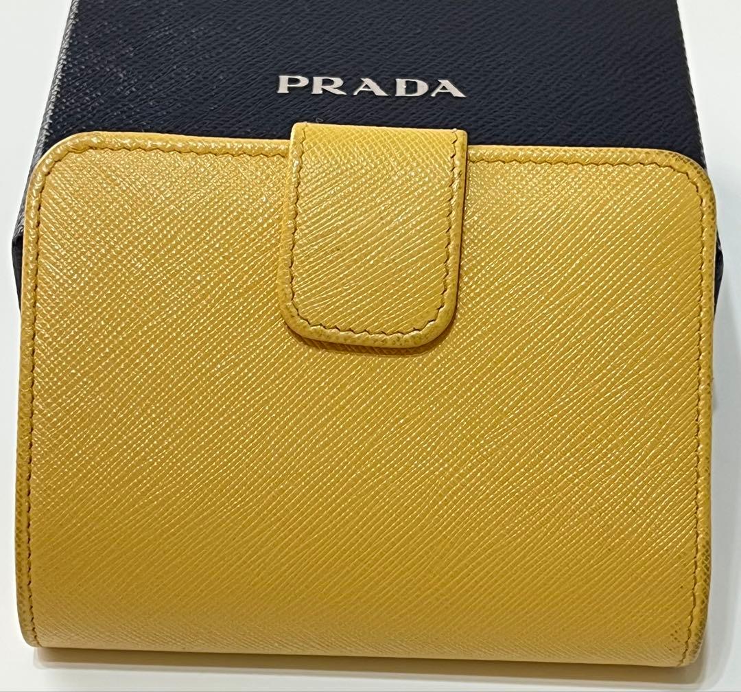 PRADA サフィアーノレザー 二つ折り財布（イエロー）【保証書•専用箱付】