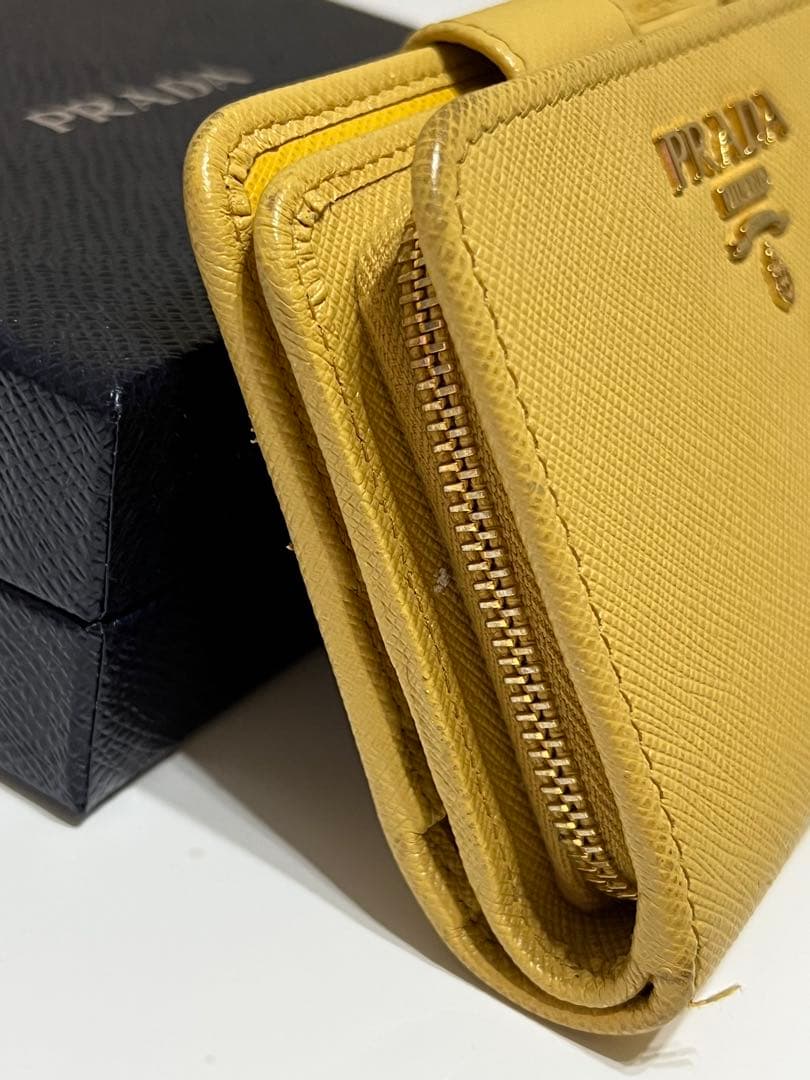 PRADA サフィアーノレザー 二つ折り財布（イエロー）【保証書•専用箱付】