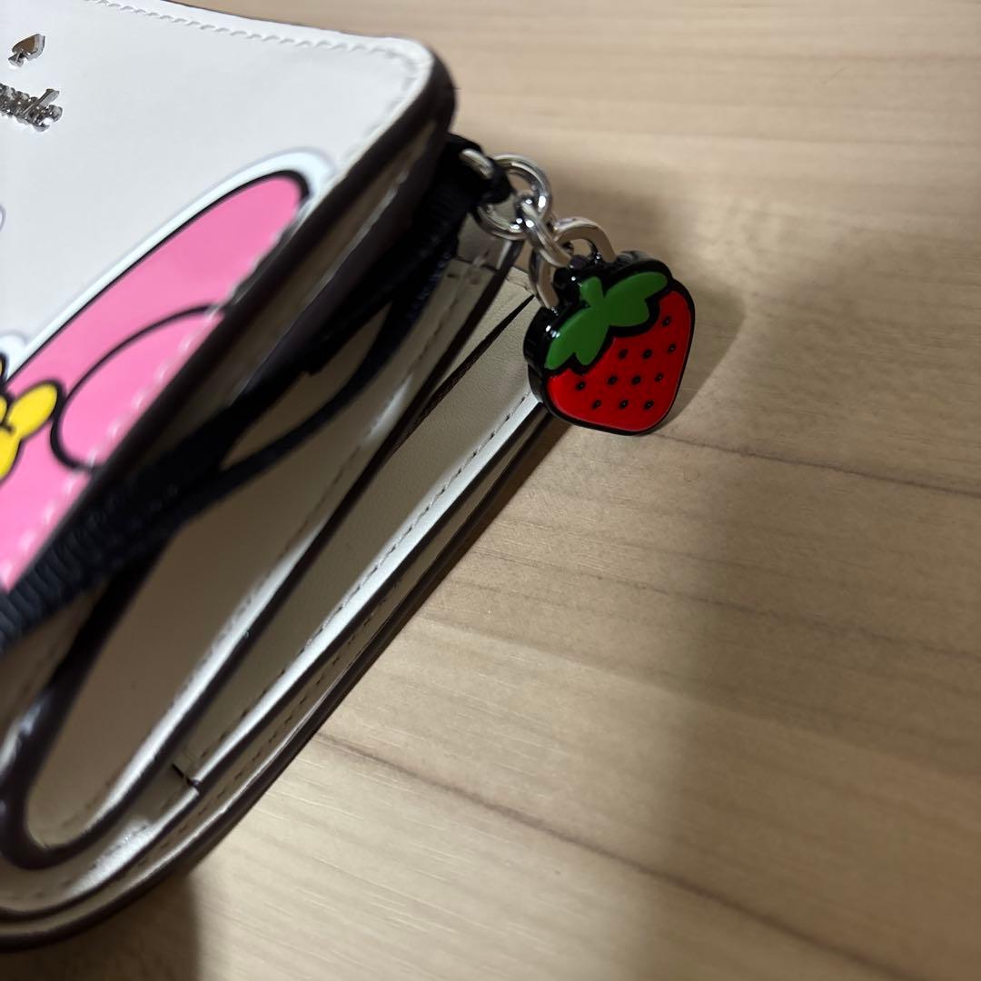 更に値下げkate spade Hello Kitty 二つ折り財布