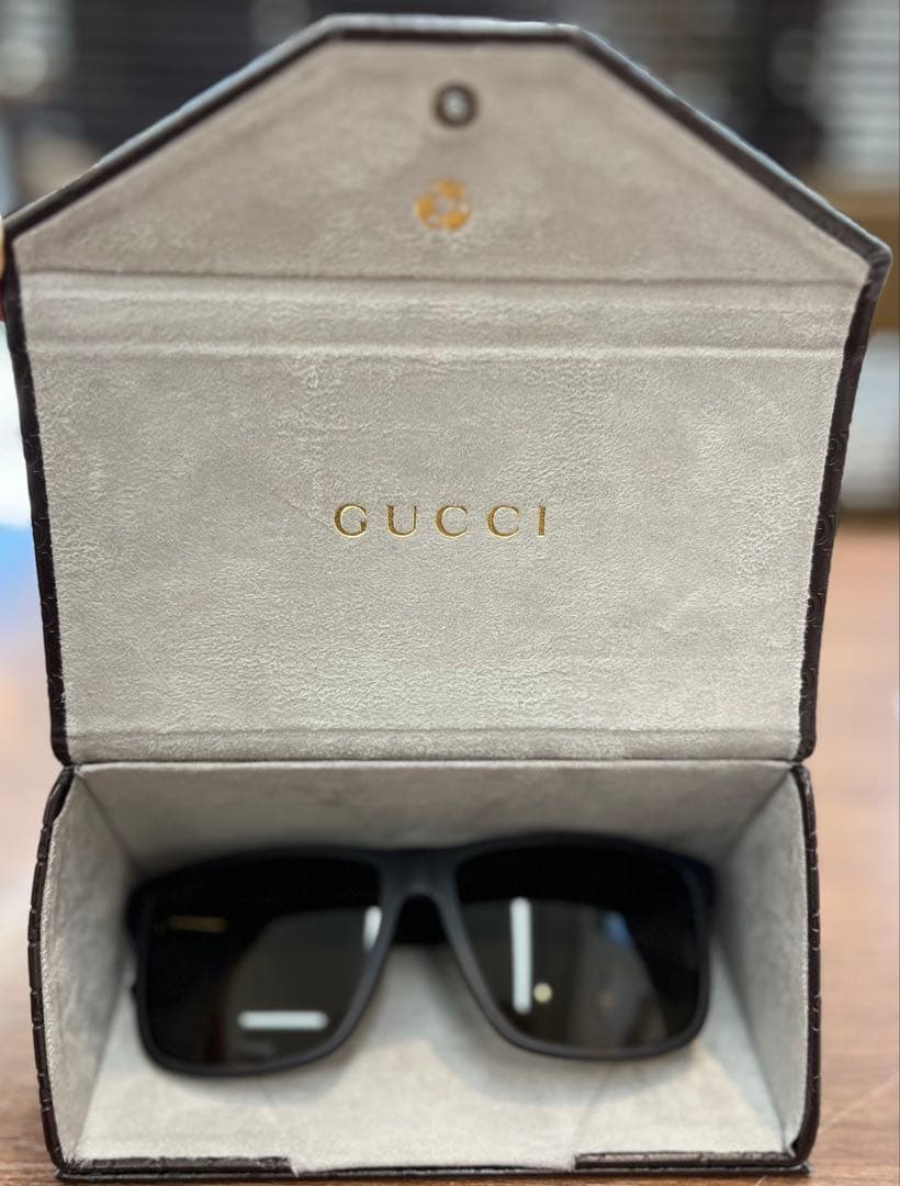 ほぼ未使用　GUCCI ブラウンサングラスブラウンレンズ ケース付き