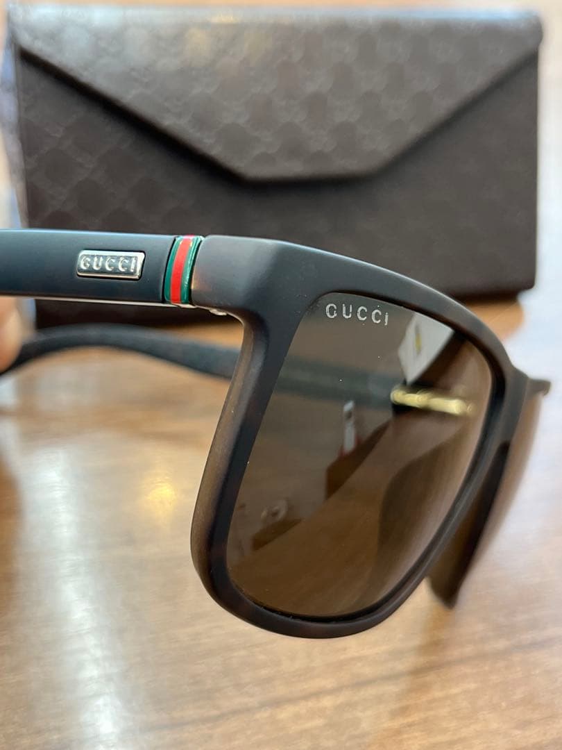ほぼ未使用　GUCCI ブラウンサングラスブラウンレンズ ケース付き