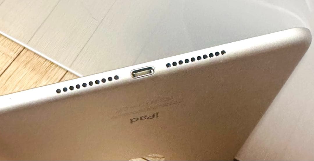 転校生 【美品】iPadmini4 A1550 SIMフリー