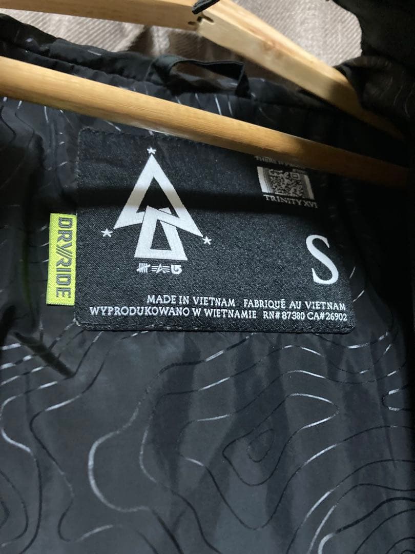 ひ*ろ様 【値下】BURTON （バートン）×UNDEFEATED × Alph