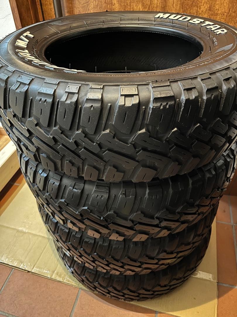 ①マッドスター RADIAL M/T 215/70R16タイヤ4本　深溝