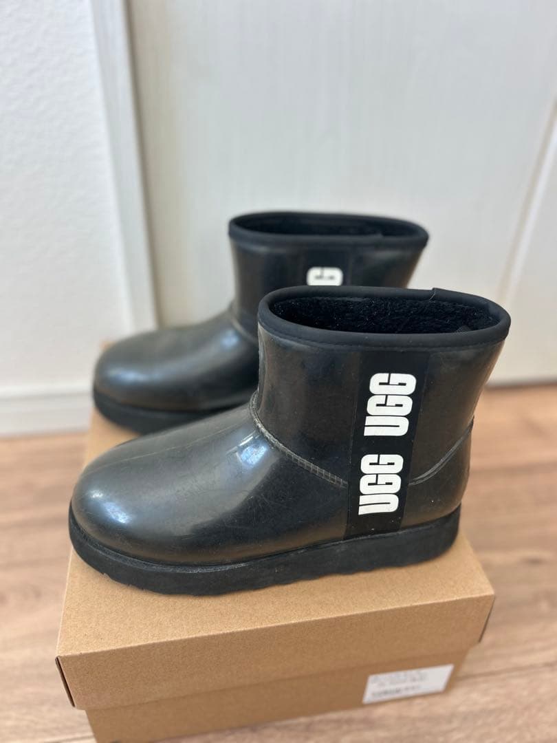 UGG ブラック ラバー ショートブーツ　23センチ黒　箱付き定価25300円