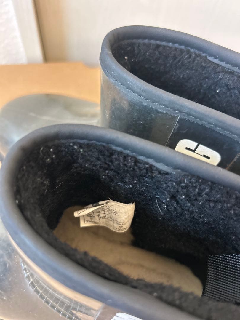 UGG ブラック ラバー ショートブーツ　23センチ黒　箱付き定価25300円