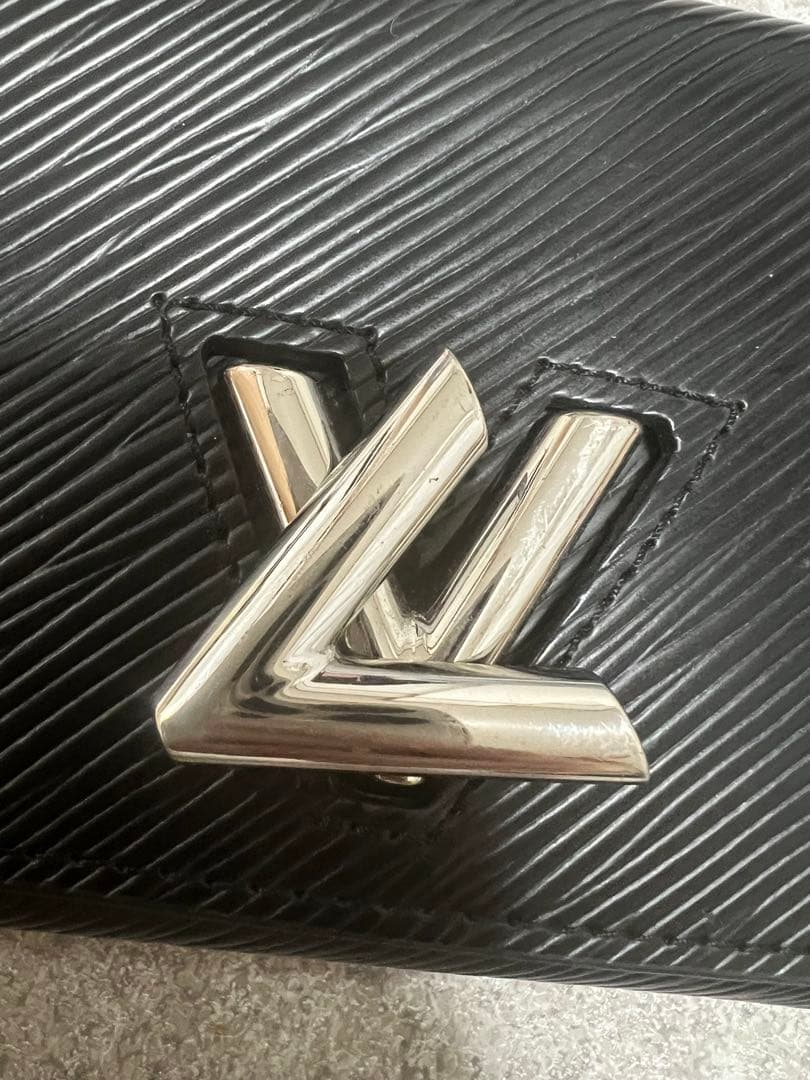 Louis Vuitton ブラック 三つ折り財布　エピ　ヴィトン