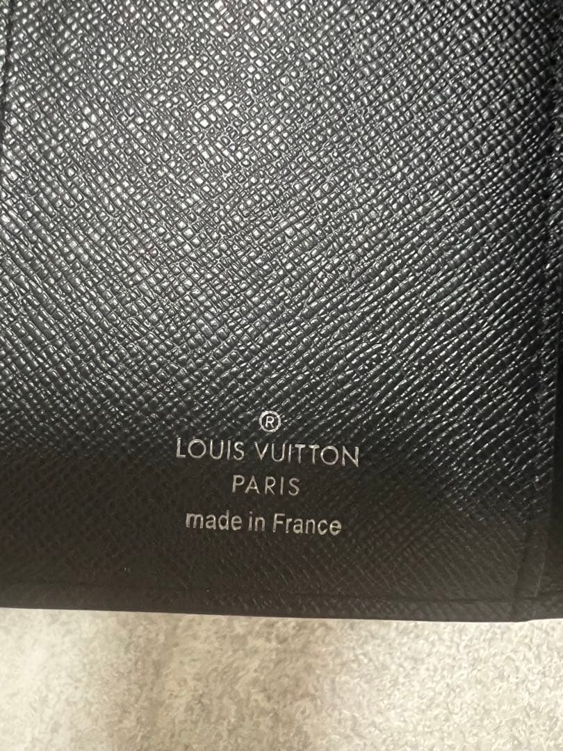 Louis Vuitton ブラック 三つ折り財布　エピ　ヴィトン