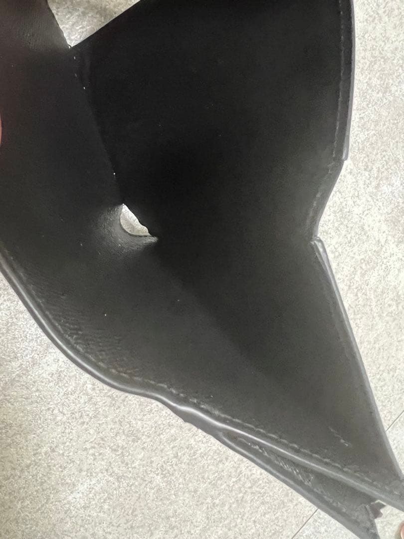 Louis Vuitton ブラック 三つ折り財布　エピ　ヴィトン