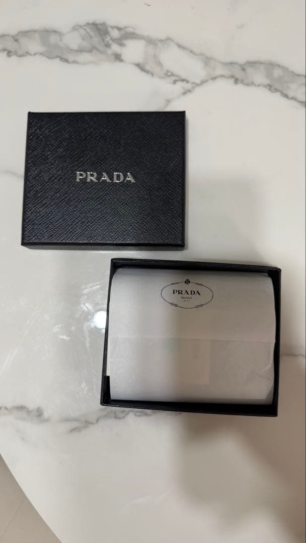【完売レア品】PRADA サフィアーノ　財布　エメラルド　グリーン　緑