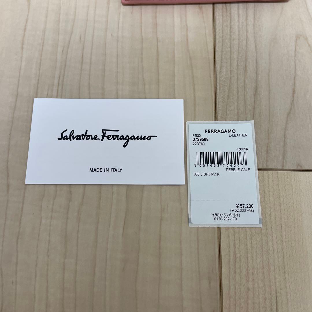 フェラガモ。ピンクの財布。 新品、未使用、箱付き 自宅保管につき了承下さい