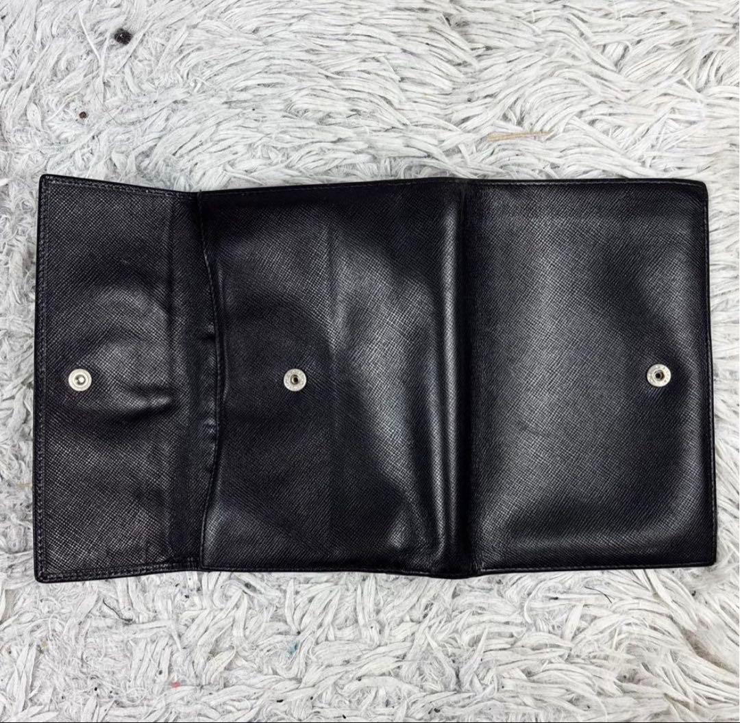 極美品 PRADA レザー 折り財布 三角プレート ホック サフィアーノ 黒