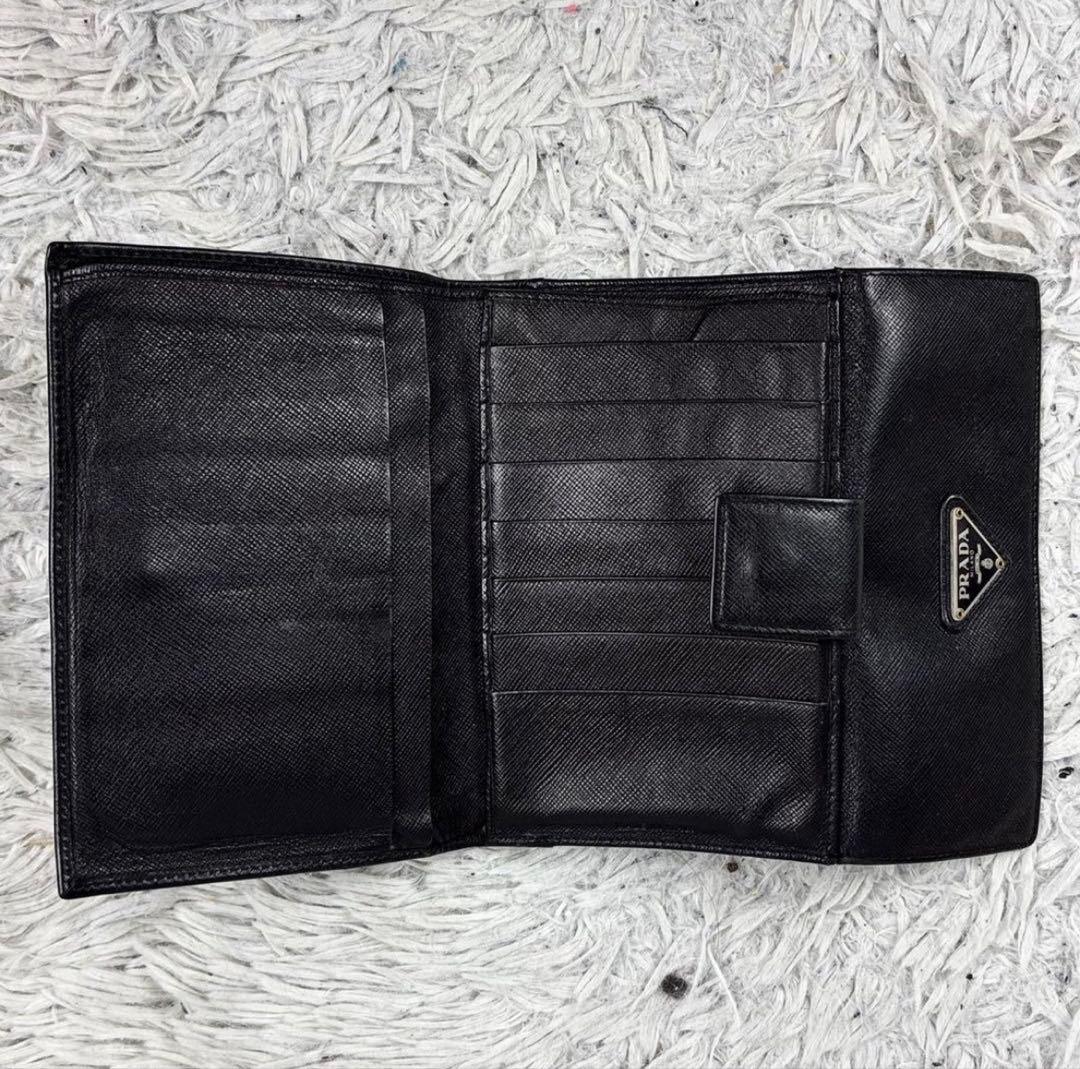 極美品 PRADA レザー 折り財布 三角プレート ホック サフィアーノ 黒