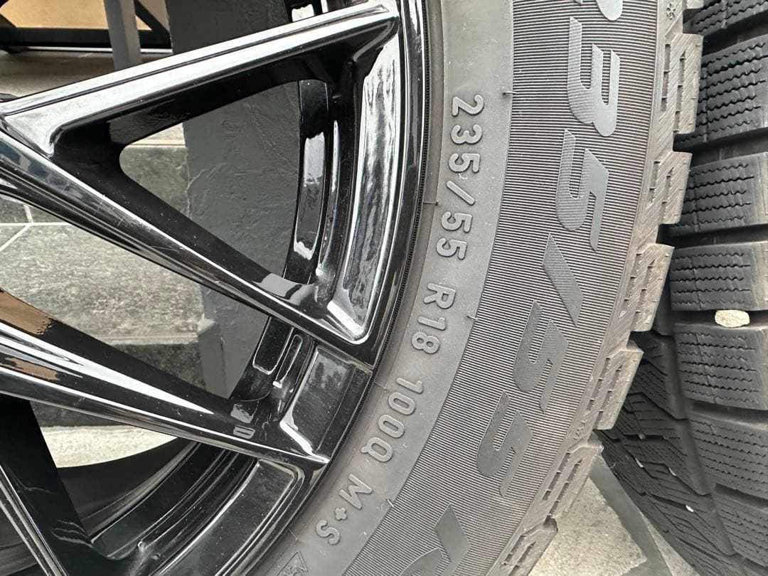 18インチ ブラックアルミホイールとスタッドレスタイヤセット