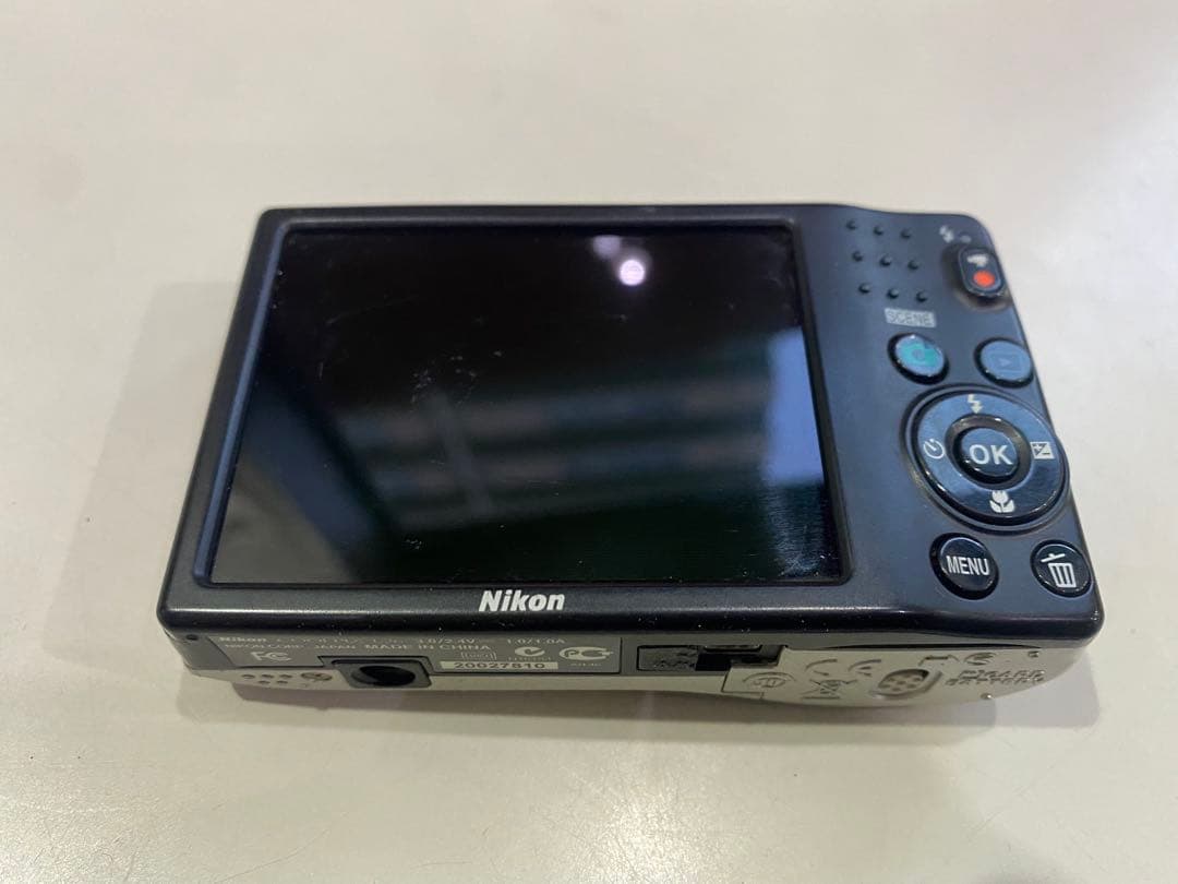 ニコン COOLPIX L26 シルバー　デジタルカメラ