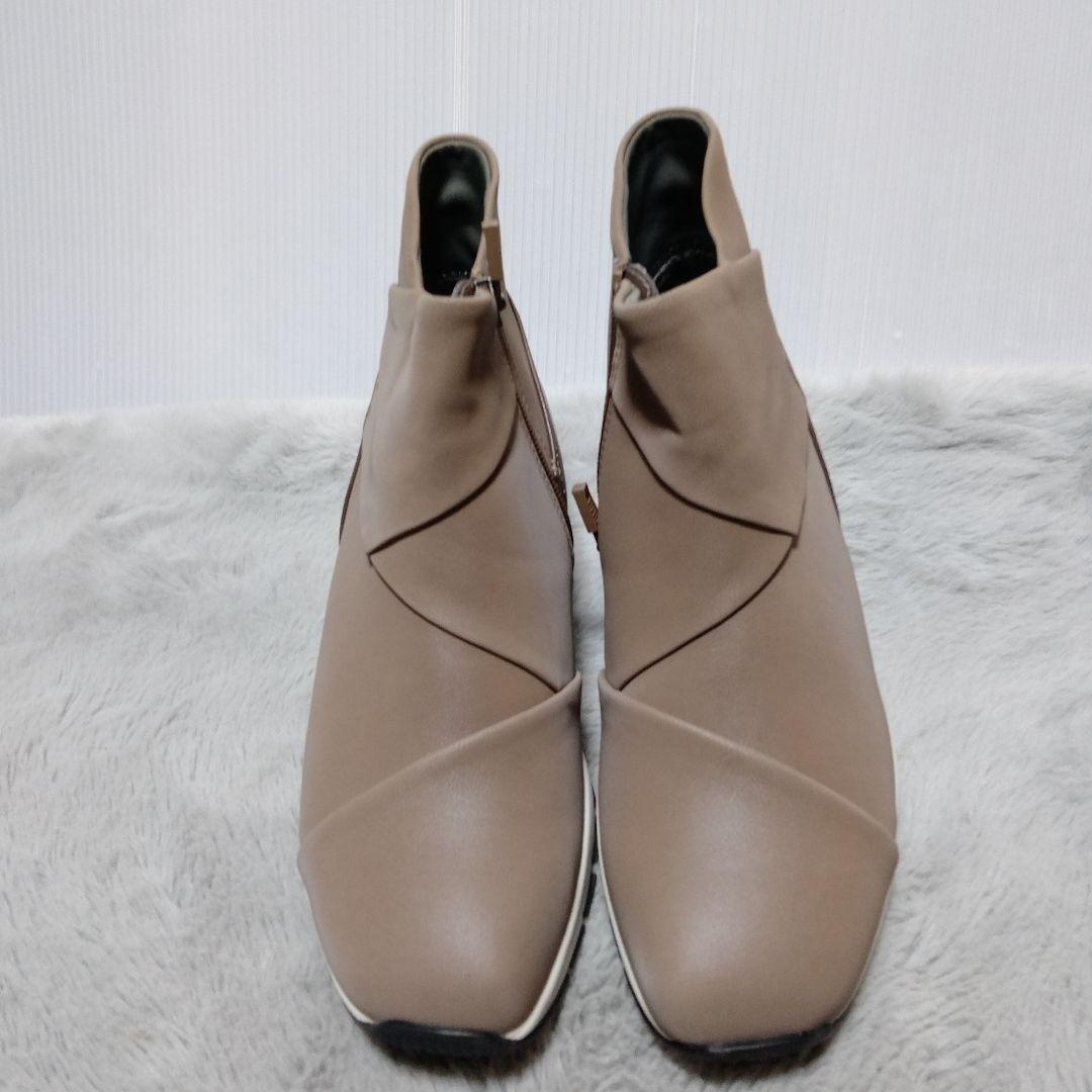 美品　fitfit ベージュ クロスデザイン ブーツ